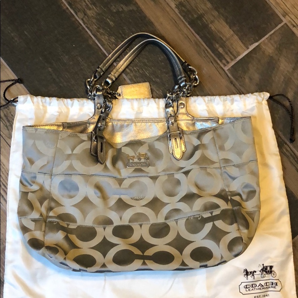 Coach silver and grey shoulder bag.